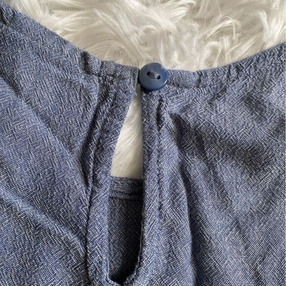 St. John’s Bay Blue Chambray Top New Womens Size Medium Lightweight - Picture 4 of 8